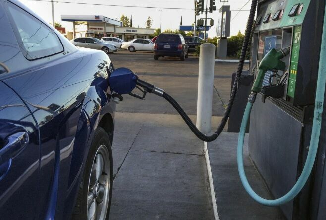 Ценам на бензин - расти!  Правительство не даст в обиду нефтянников