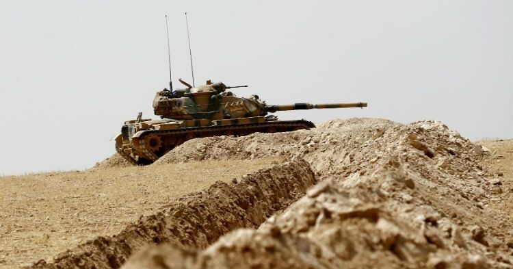 Турция открыла новый фронт в Сирии - на север страны введены танки