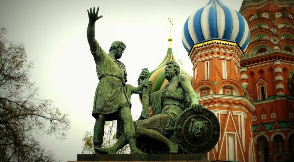 На Красной площади реставраторы демонтировали памятник Минину и Пожарскому
