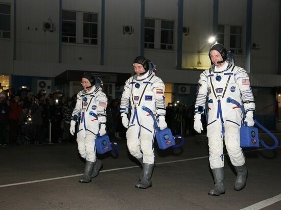 Космонавты не смогут мочиться на колесо автобуса перед стартом в космос
