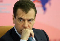 Медведев узаконил кратные штрафы за взятки