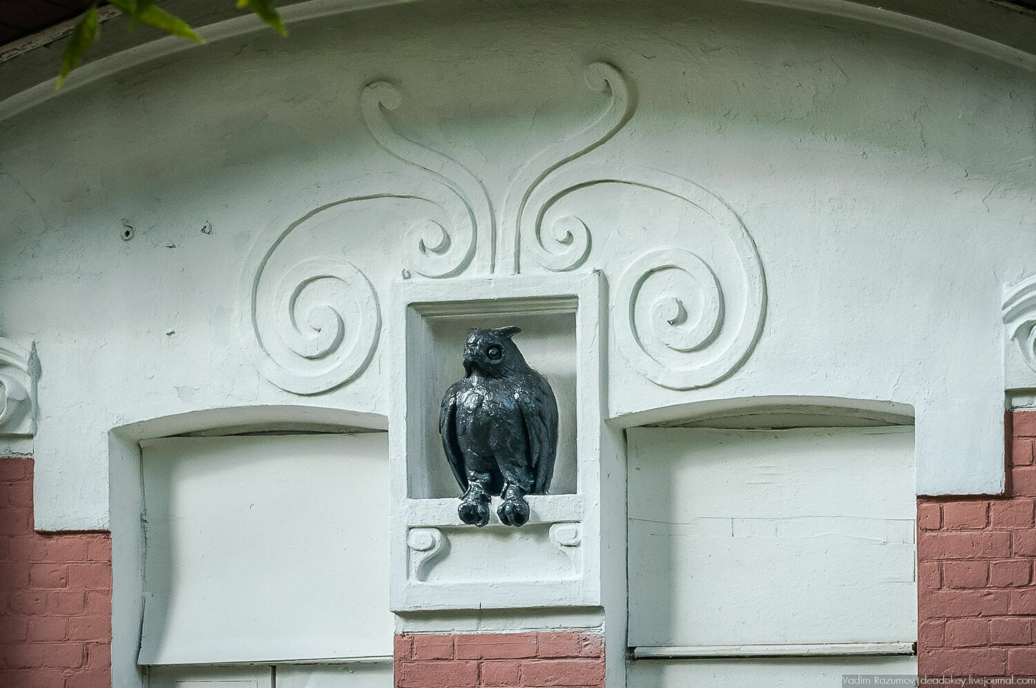 Очевидцы: в Москве начали разбирать знаменитый шехтелевский «Дом с совой»