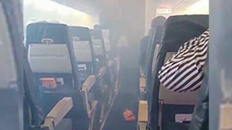 Newsweek: во время полетов на самолете у пассажиров продолжают взрываться ноутбуки