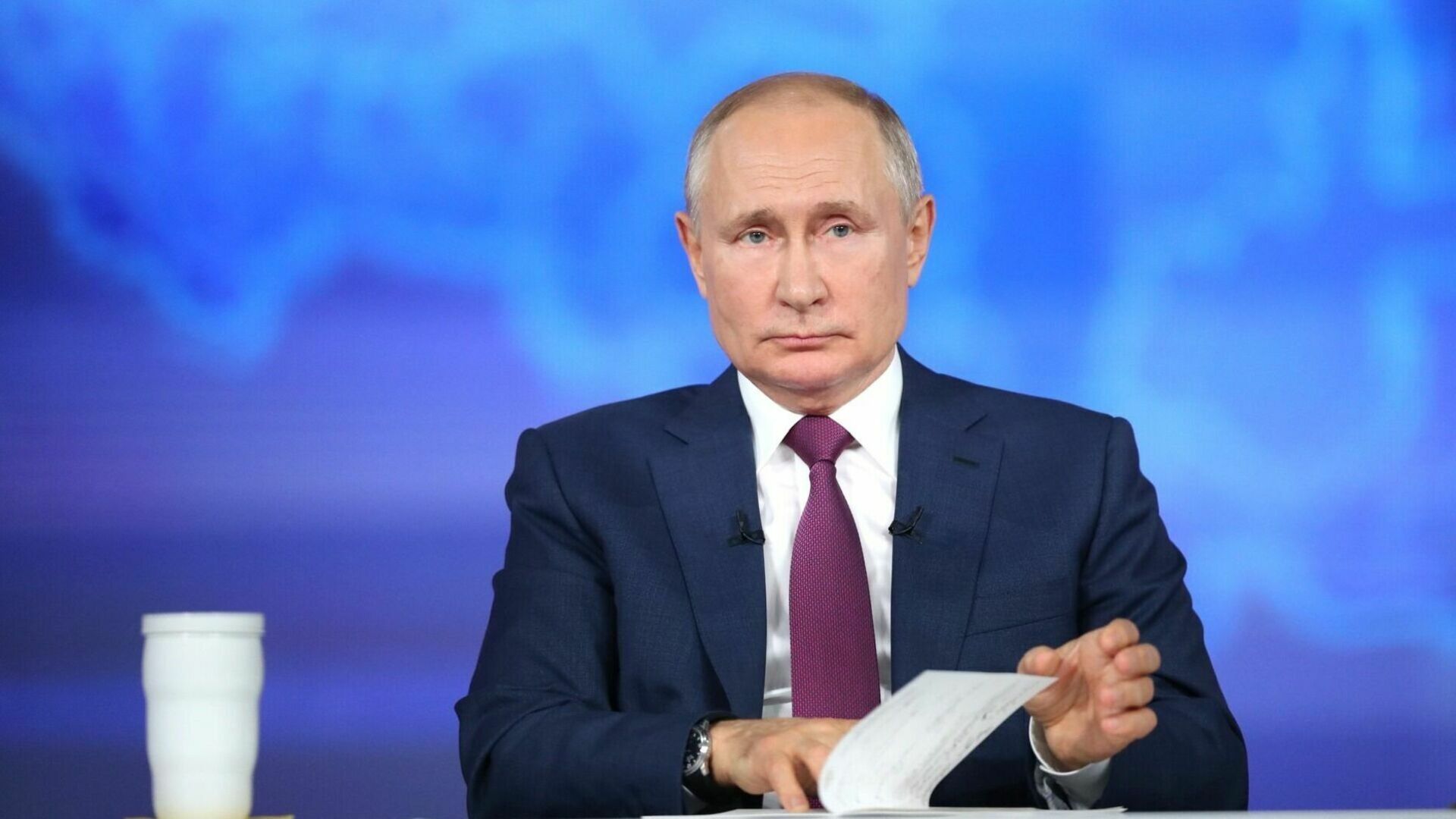 Владимир Путин внес в задачи госполитики борьбу с использованием иностранных слов