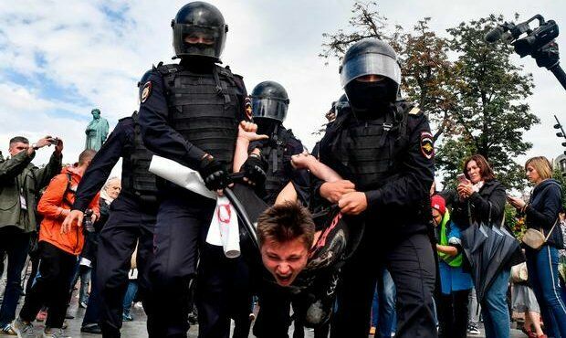 Правозащитники добились от СК проверки жестоких задержаний на московских протестах