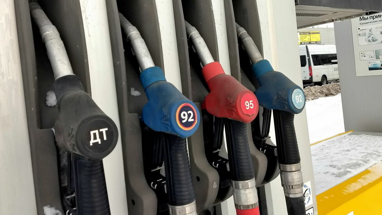 Эксперт рассказал, почему в России значимы колебания даже невысоких цен на бензин