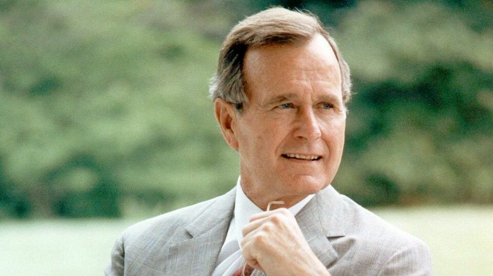 "Настоящий мужчина":  чем запомнился Джордж Буш-старший
