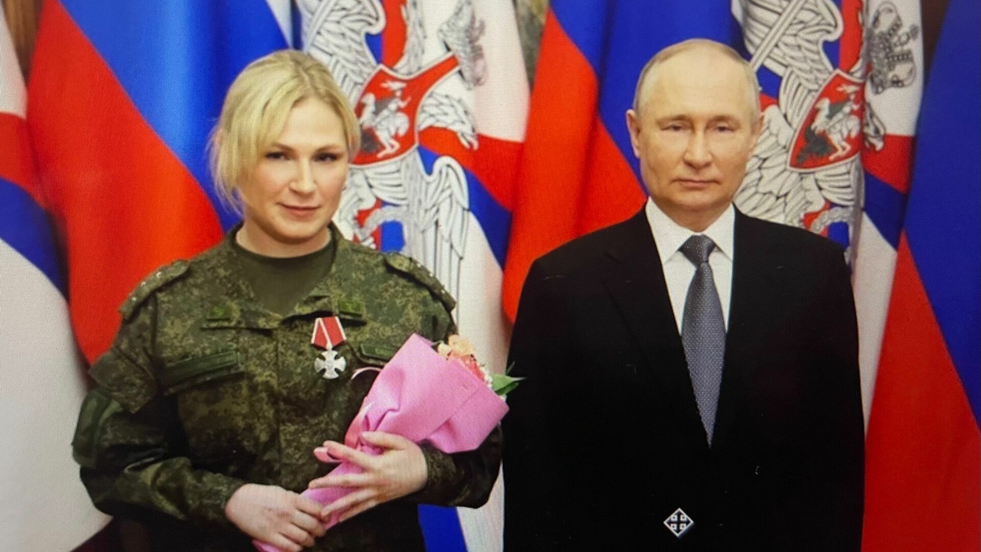 11 новых годов в россии. Блондинка рядом с Путиным.