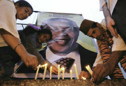 Суд ЮАР обязал восстановить семейное захоронение Манделы в родной деревне