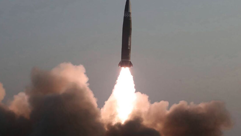 Северная Корея выпустила две баллистические ракеты в сторону Японии