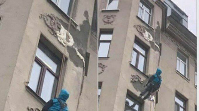 Коммунальщики Петербурга отремонтировали лепнину на фасаде монтажной пеной