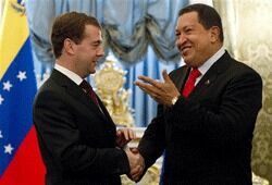 Уго Чавес расхвалил «Ниву» и одарил Медведева сладостями  (ВИДЕО)