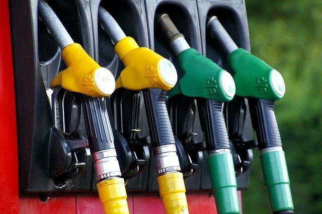 Цены на бензин в Великобритании достигли исторического максимума