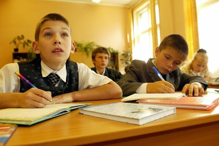 Портал госуслуг Москвы открыл запись на допзанятия для детей