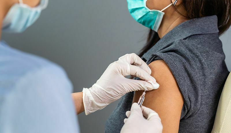Немецкая медсестра-антипрививочница ввела вместо вакцины физраствор 8600 пациентам