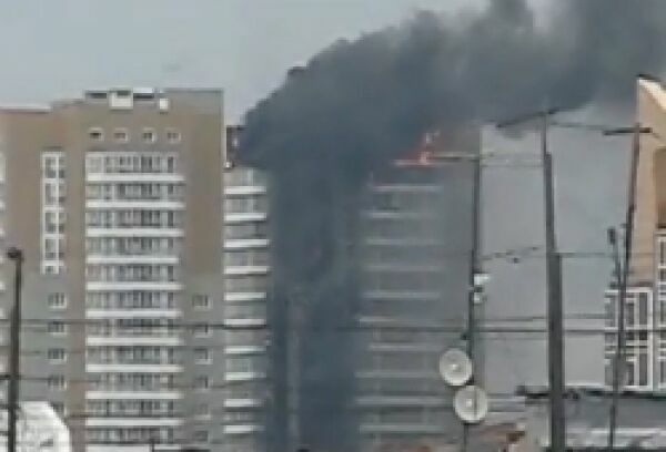 В центре Красноярска горит 25-этажный жилой дом