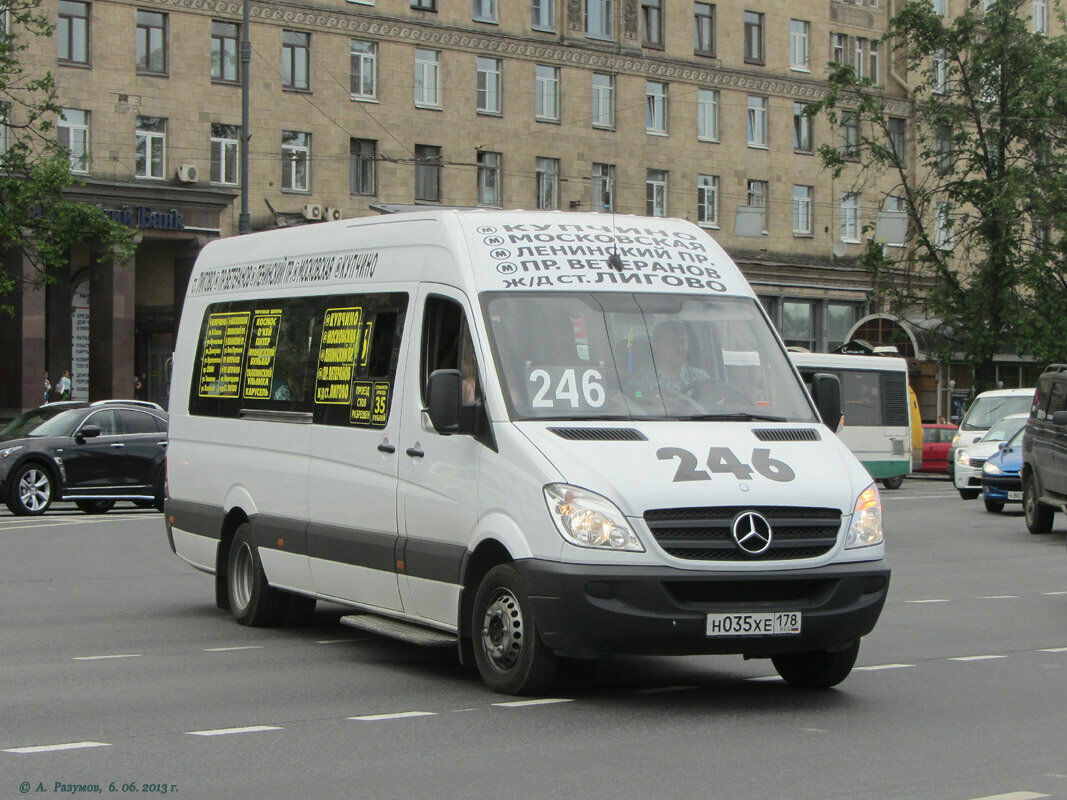 Повезет "своим": в Петербурге сокращают общественный транспорт