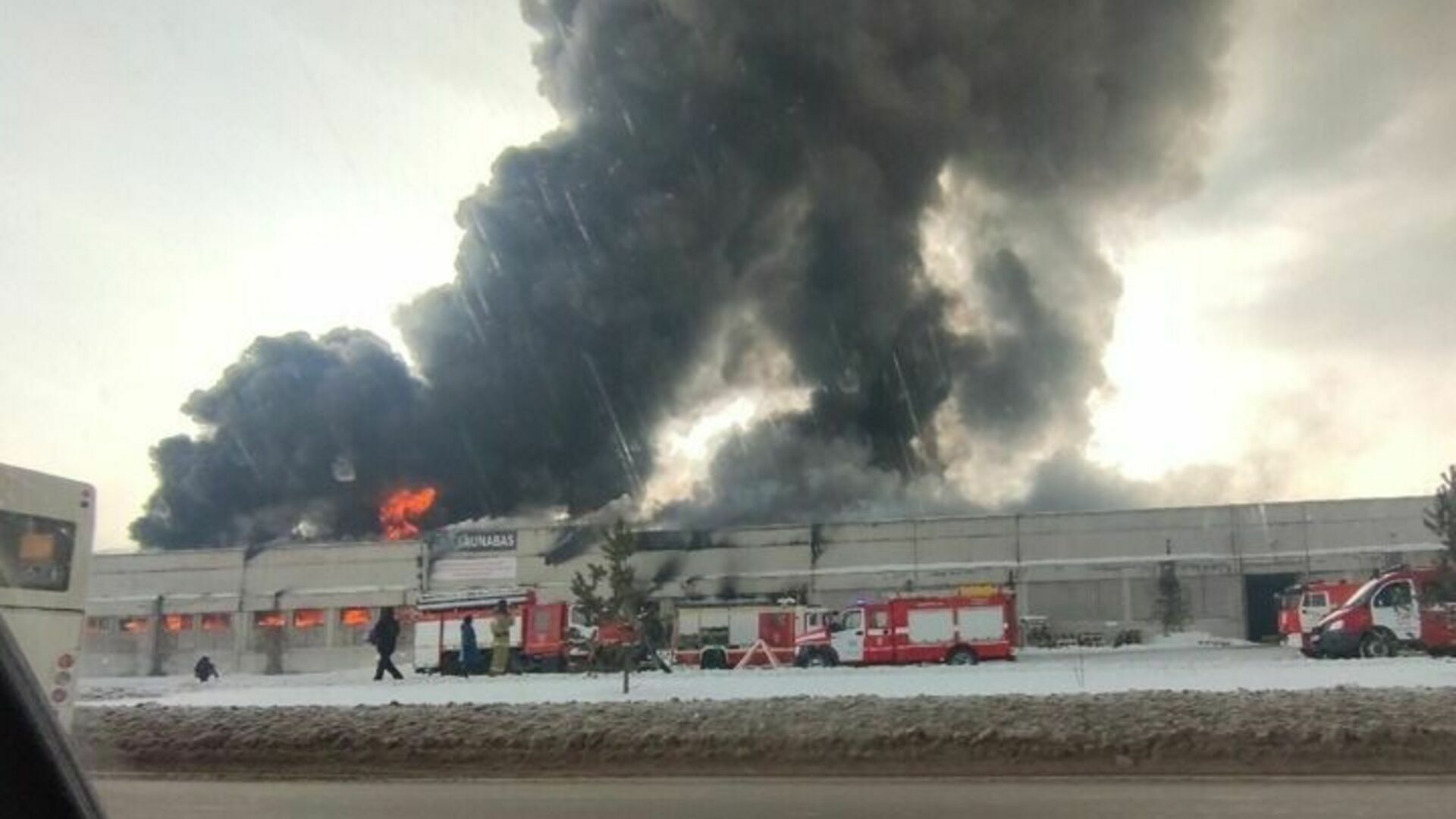 В Красноярске на складе ликвидировали открытое горение на следующие сутки