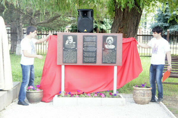 Мемориальная стелла, на которой Тер-Арутюнян соседствует с другим участником армяно-турецкой войны 1918 года - Андраником Озаняном