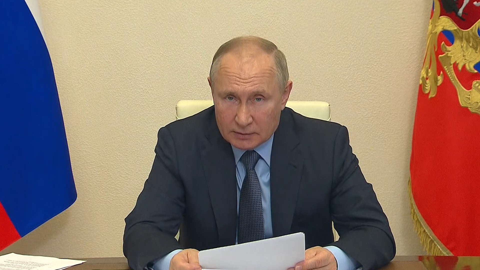 Путин пообещал обсудить закон о СМИ-иноагентах с профессиональным сообществом