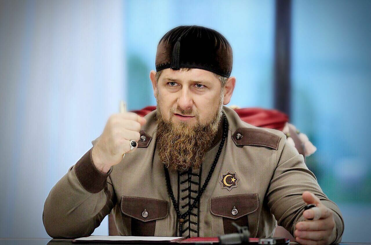 «Это враг и предатель»: Кадыров призвал не давать Коран в «грязные руки» Навального