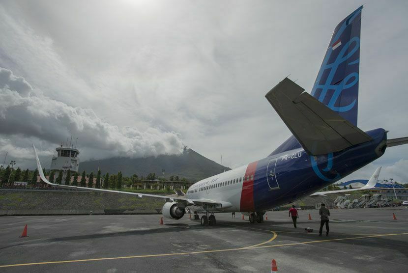Вылетевший из Джакарты пассажирский Boeing 737-500 потерял высоту и пропал с радаров