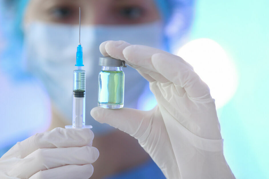 Компания Moderna заявила, что ее вакцина от тяжелых форм COVID-19 эффективна на 100%
