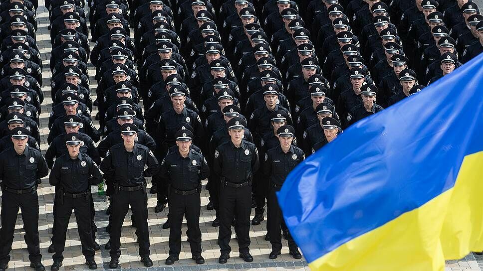 Украинская полиция начала массово изымать незаконное оружие