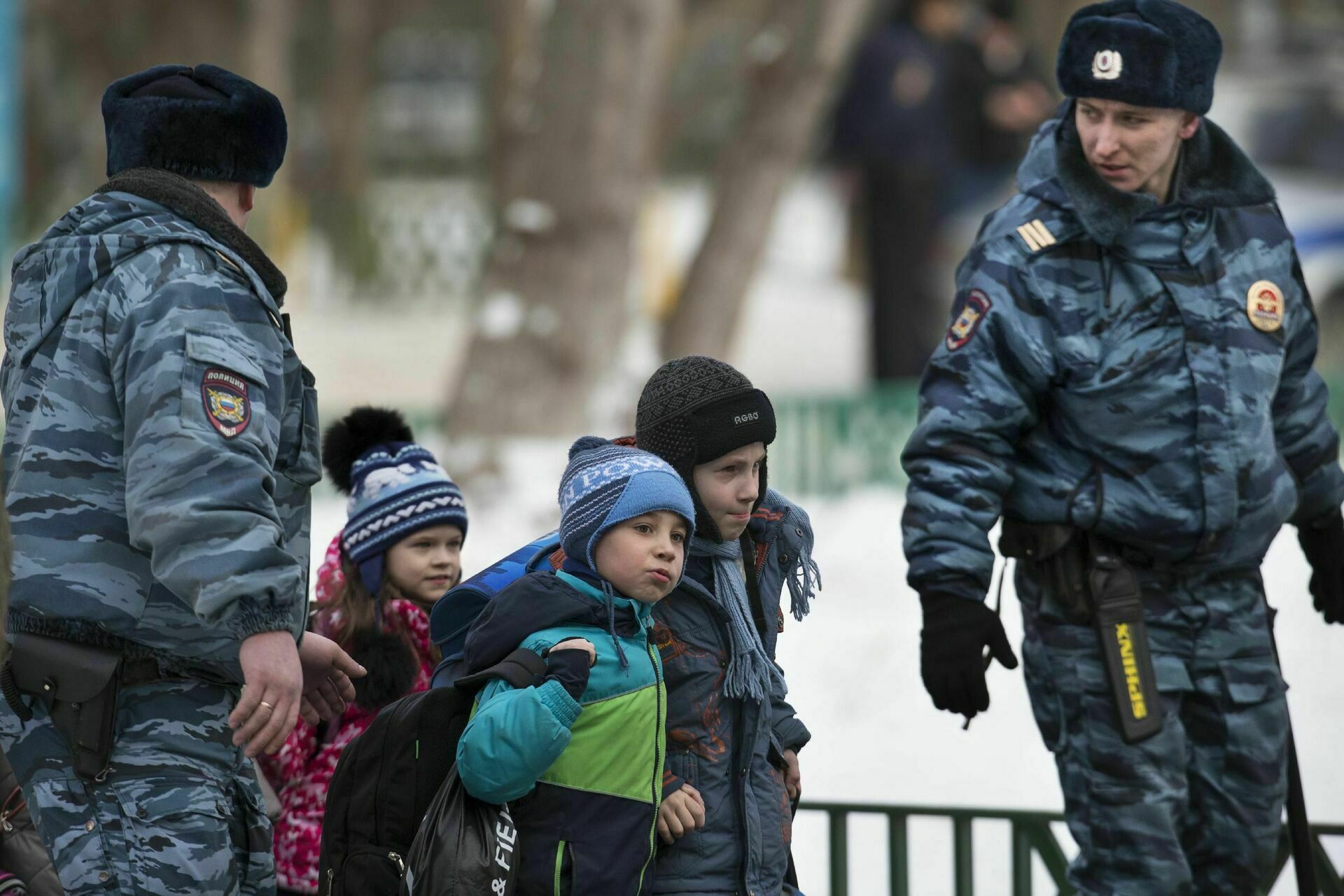 Департамент образования Москвы обратился к родителям в связи с массовыми эвакуациями