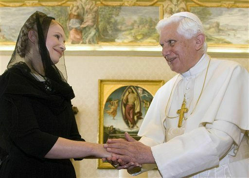 Юлия Тимошенко уединилась с Папой Римским