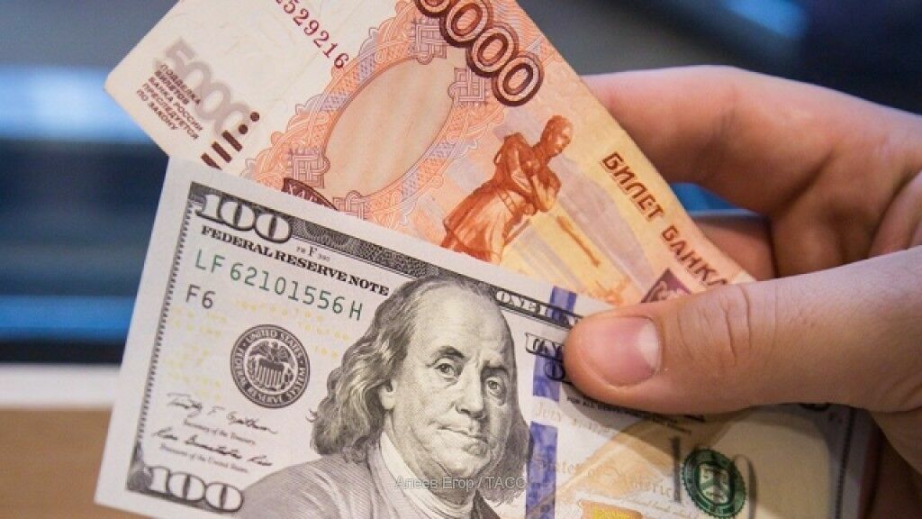 Доллар достиг 69 рублей