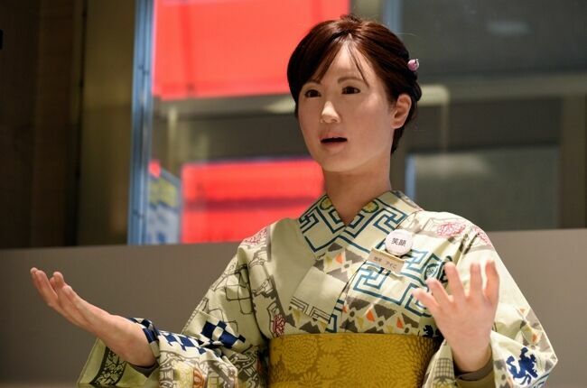 В Японии представили робота-женщину приближенного к облику человека