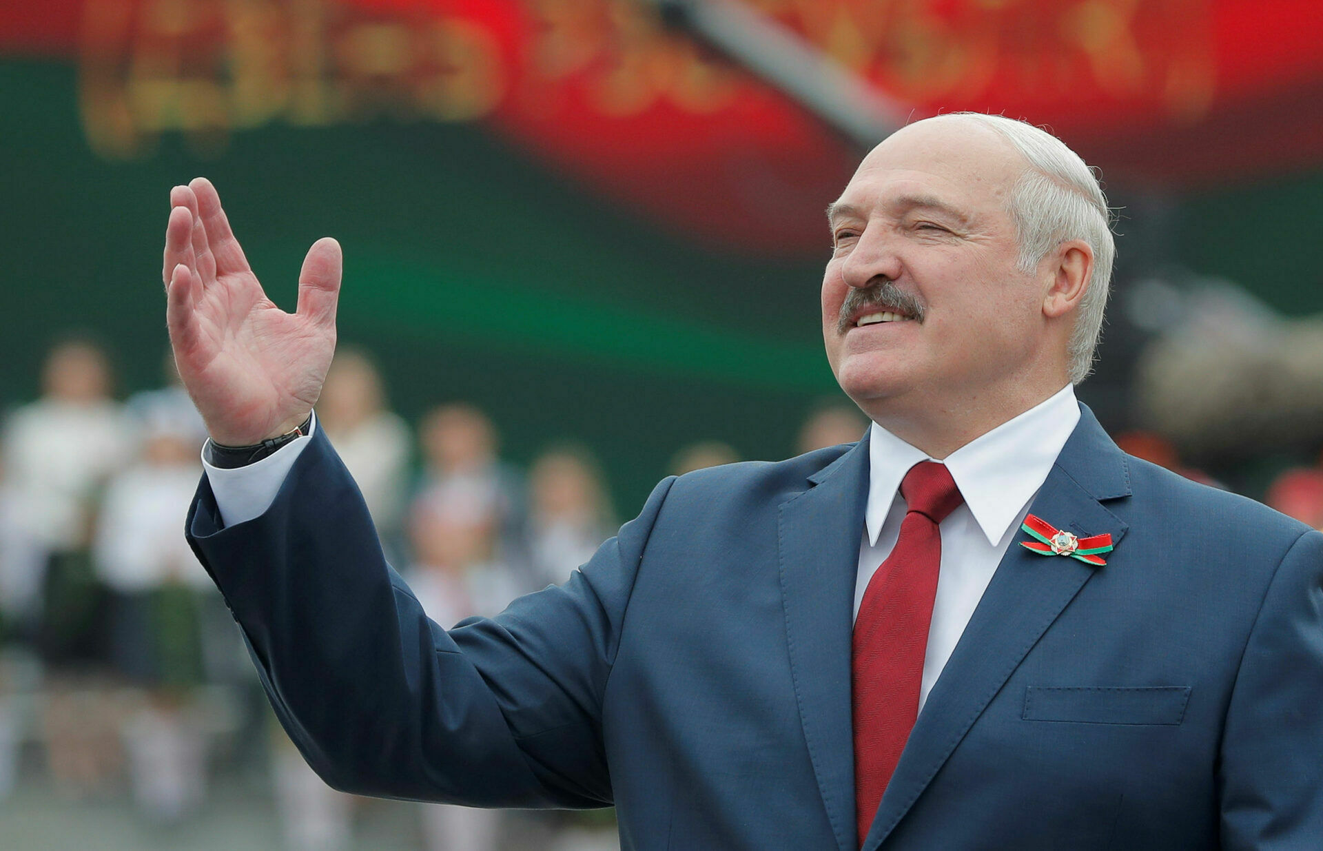 Лукашенко призвал белорусов "пошевеливаться" после ухода западных игроков