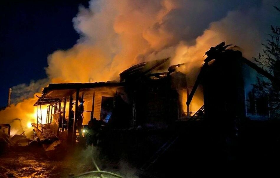 В Костромской области при пожаре в частном доме погибла семья с детьми