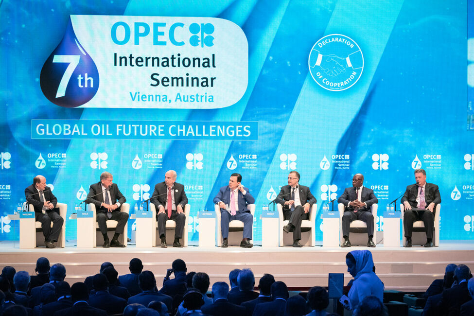 ОПЕК +: Решение о сокращении добычи нефти не имеет отношения к политике