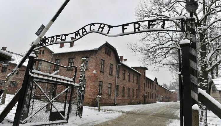 В Польше проходят траурные мероприятия в честь 70-летия освобождения Освенцима