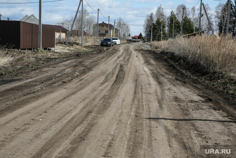 В Тюменской области разрушили две дороги, построенные жителями