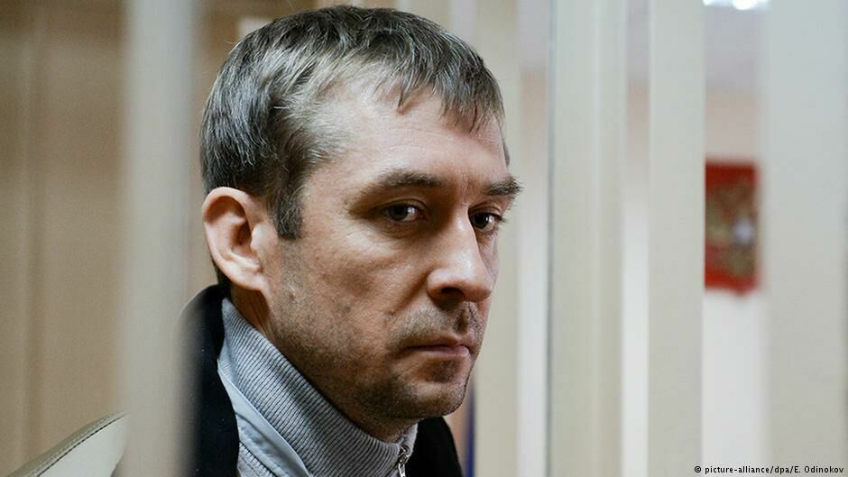 Захарченко обвиняется  в получении взятки в виде скидки в рыбном ресторане