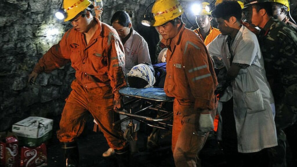 В результате аварии на угольном карьере в Китае без вести пропали 48 шахтеров