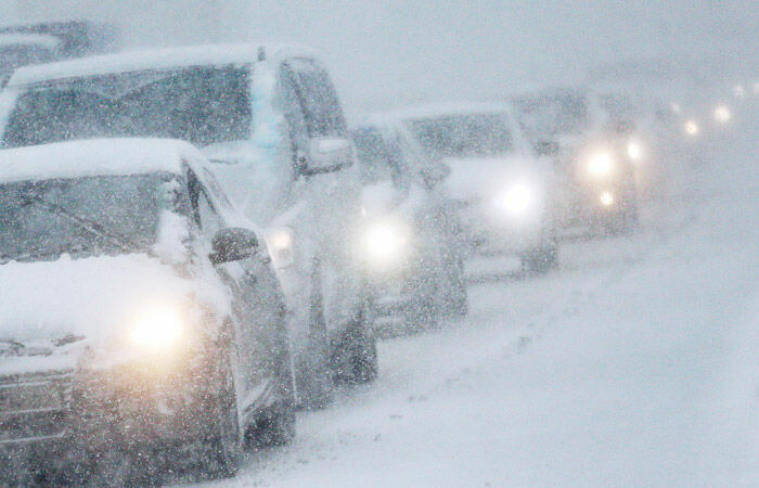 Из-за непогоды на дорогах Москвы возникли 8-балльные пробки