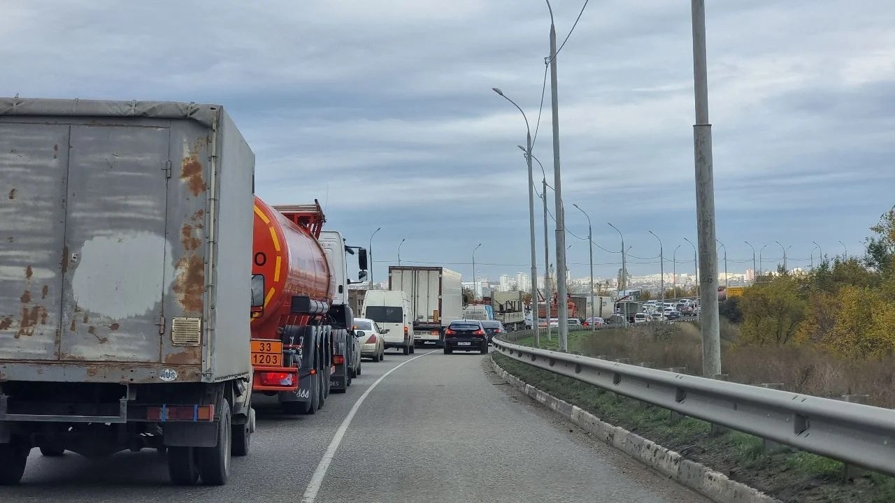 Взрыв на Крымском мосту: трассу M4 «Дон» между Ростовом и Краснодаром сковал затор