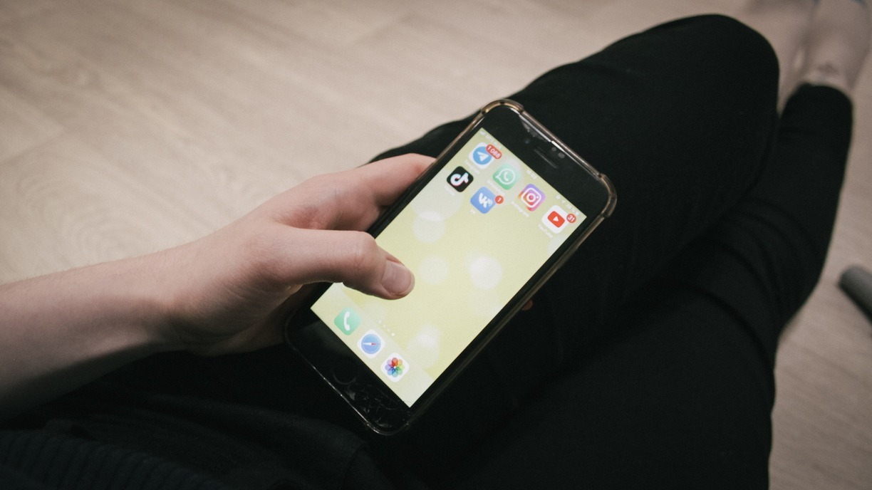 Чиновникам Минпромторга запретили пользоваться iPhone на работе