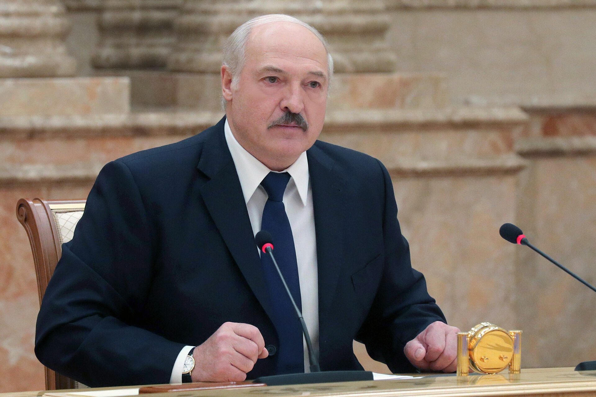 Лукашенко де-факто и де-юре признал Крым российским