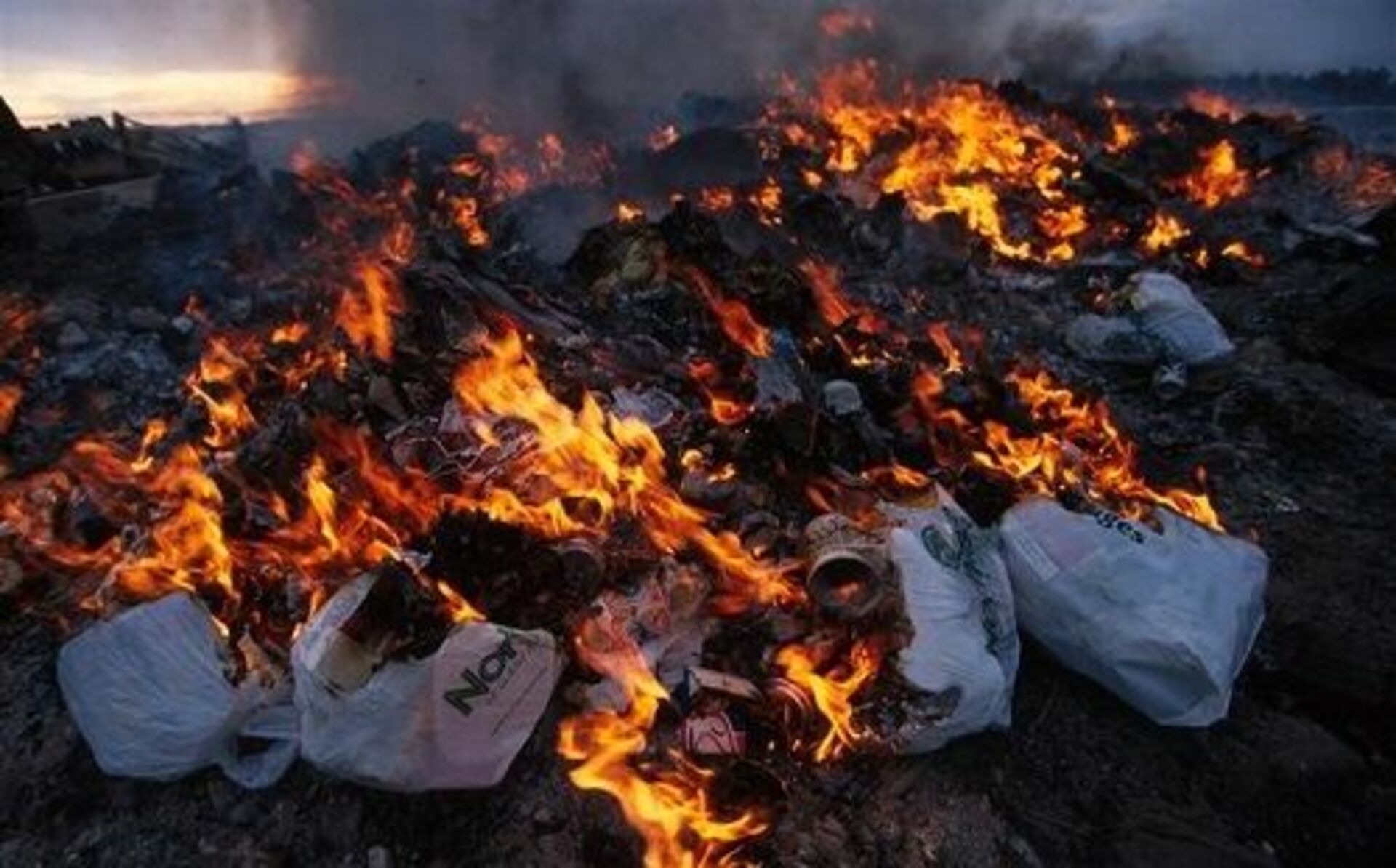 Горение пластиков. Сжигание мусора. Сжигание мусорамусора.
