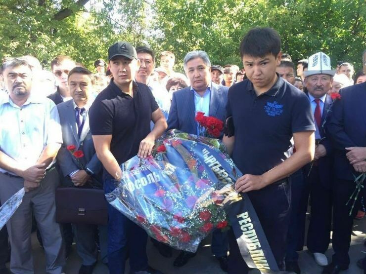 В Бишкеке почтили память жертв пожара в Москве