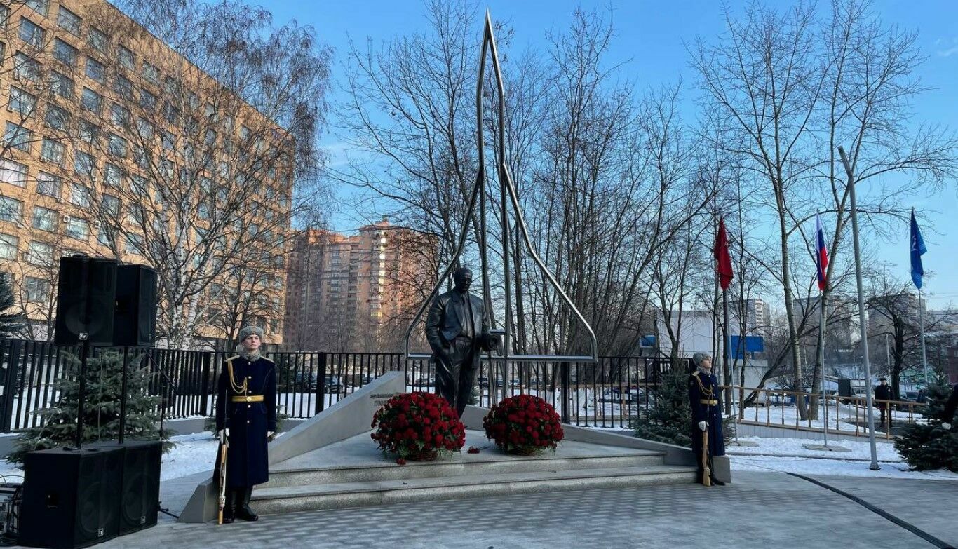 В Москве открыли памятник авиаконструктору Андрею Туполеву