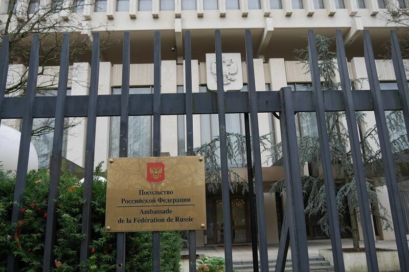 Франция вышлет около 30 сотрудников российского посольства