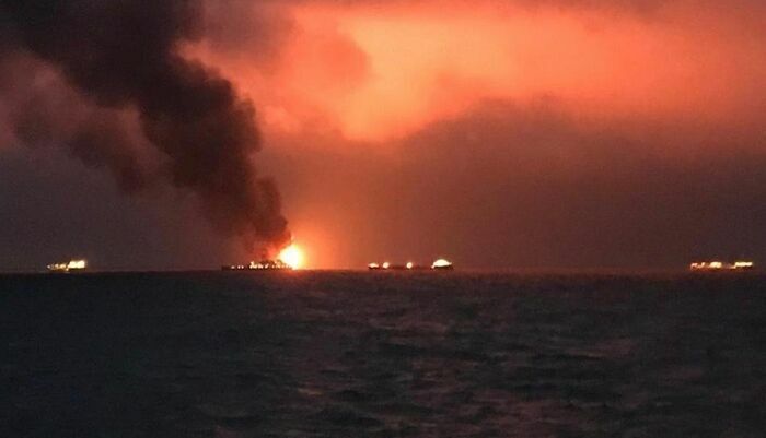 На пожаре в Керченском проливе погибли 14 моряков, 6 пропали без вести