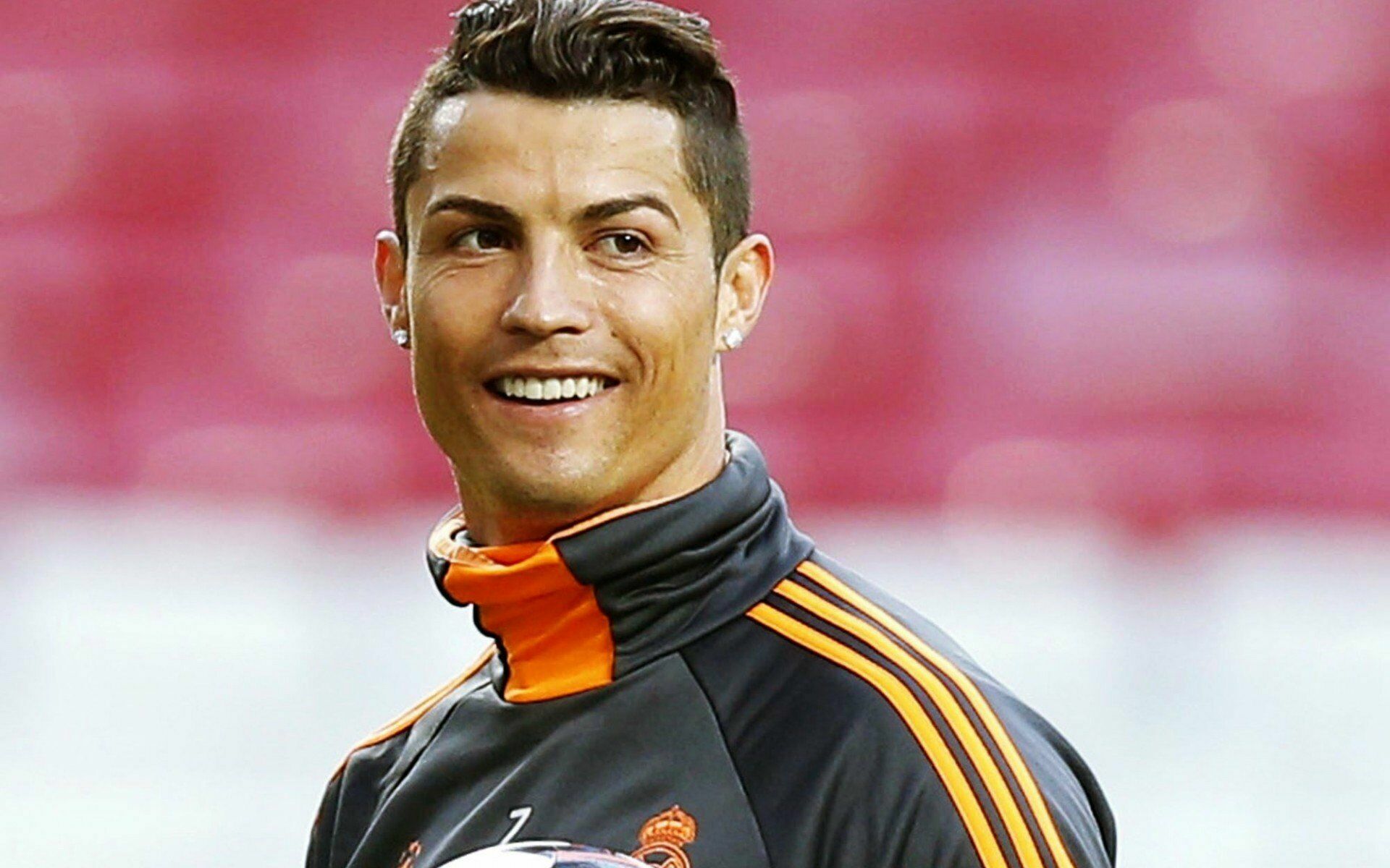 Агент Роналду ведет переговоры о переходе футболиста в испанский "Реал"