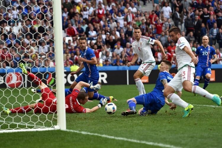 Исландия вновь набрала очки на Евро, игру судил россиянин Карасев